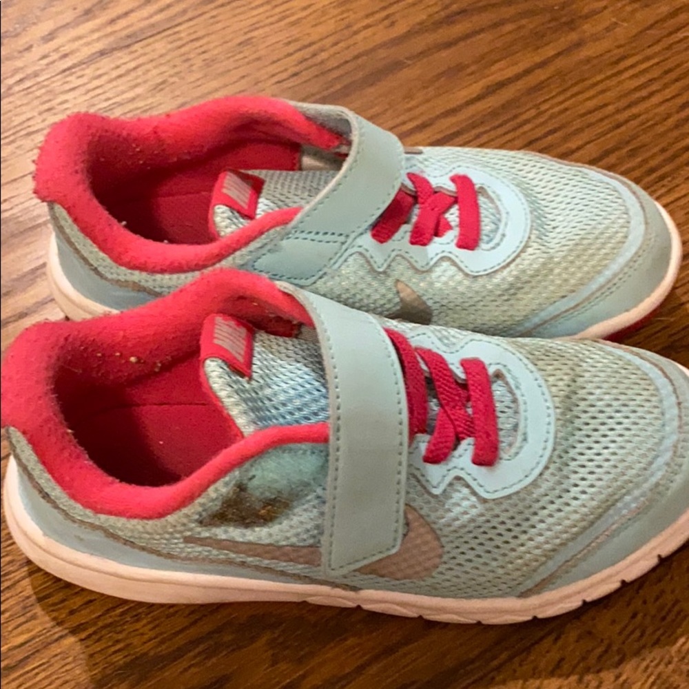 Girls Nike Tennis Shoes